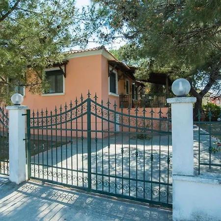Pefka Holiday home *