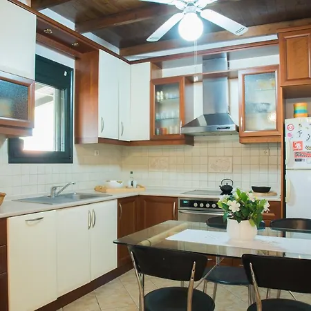 Pefka Holiday home *
